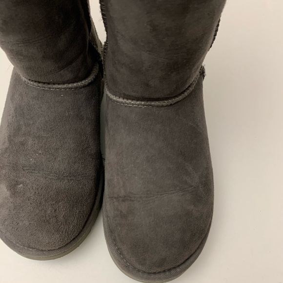 Grey uggs - Picture 8 of 12